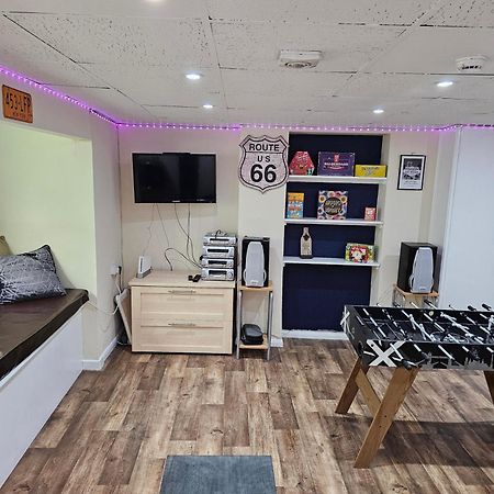 Ground Floor Apartment Up To 6 Guests With Games Chill Out Room Скарбъро Екстериор снимка