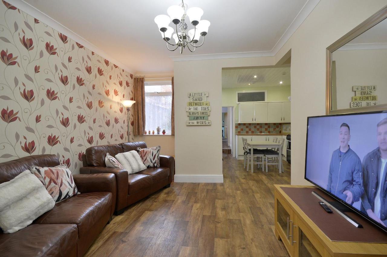 Ground Floor Apartment Up To 6 Guests With Games Chill Out Room Скарбъро Екстериор снимка