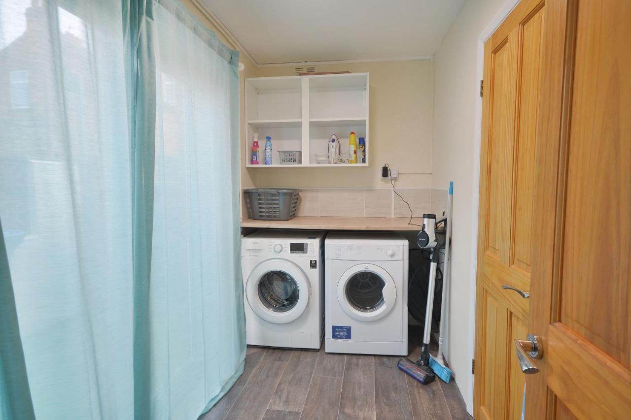 Ground Floor Apartment Up To 6 Guests With Games Chill Out Room Скарбъро Екстериор снимка