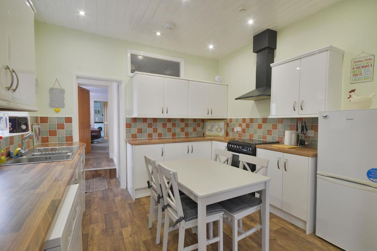 Ground Floor Apartment Up To 6 Guests With Games Chill Out Room Скарбъро Екстериор снимка
