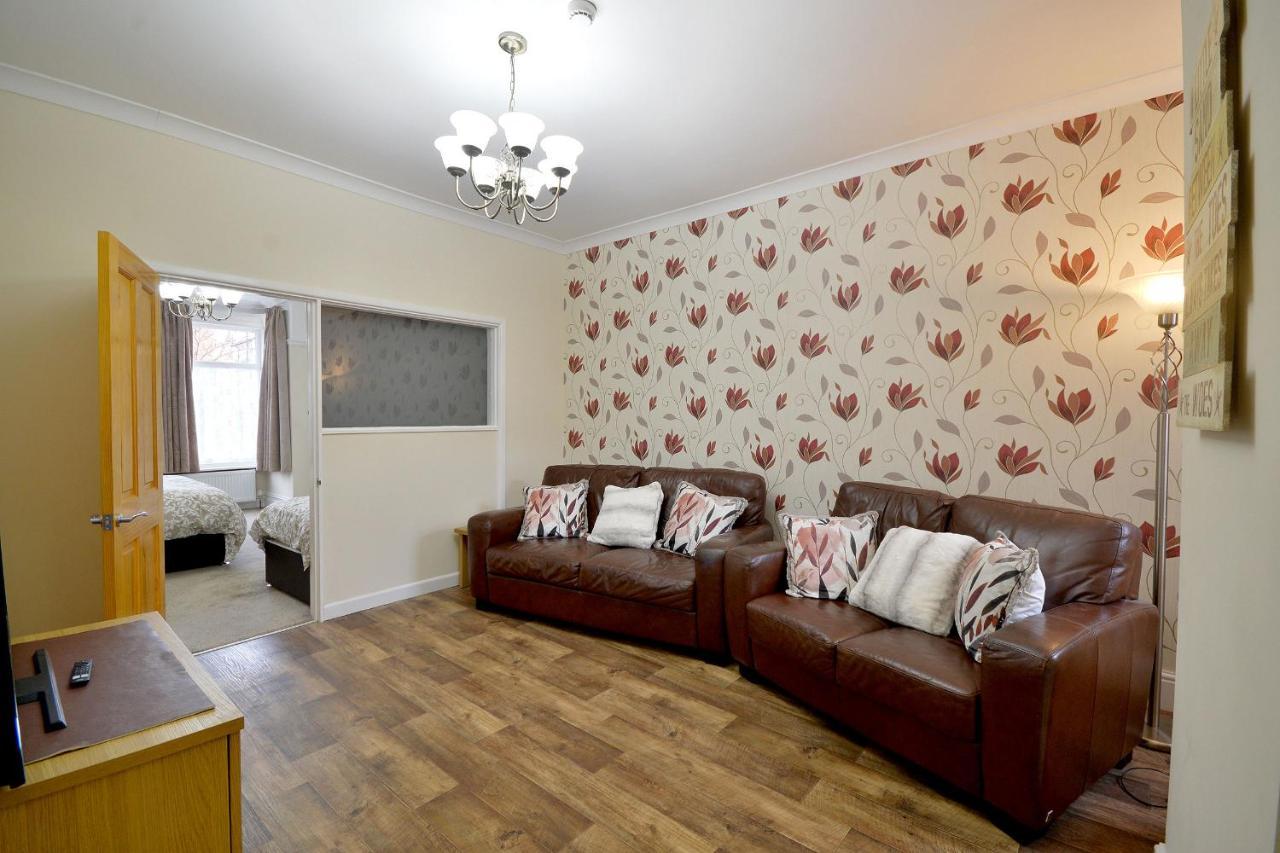 Ground Floor Apartment Up To 6 Guests With Games Chill Out Room Скарбъро Екстериор снимка